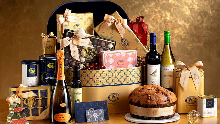 Enhance Your Experience Giving with Hong Kong Hampers