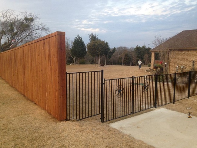 Combining Landscaping and Fencing for Stunning Outdoor Results